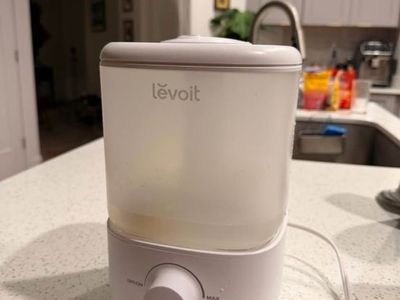 Levoit humidifier - White, top loading