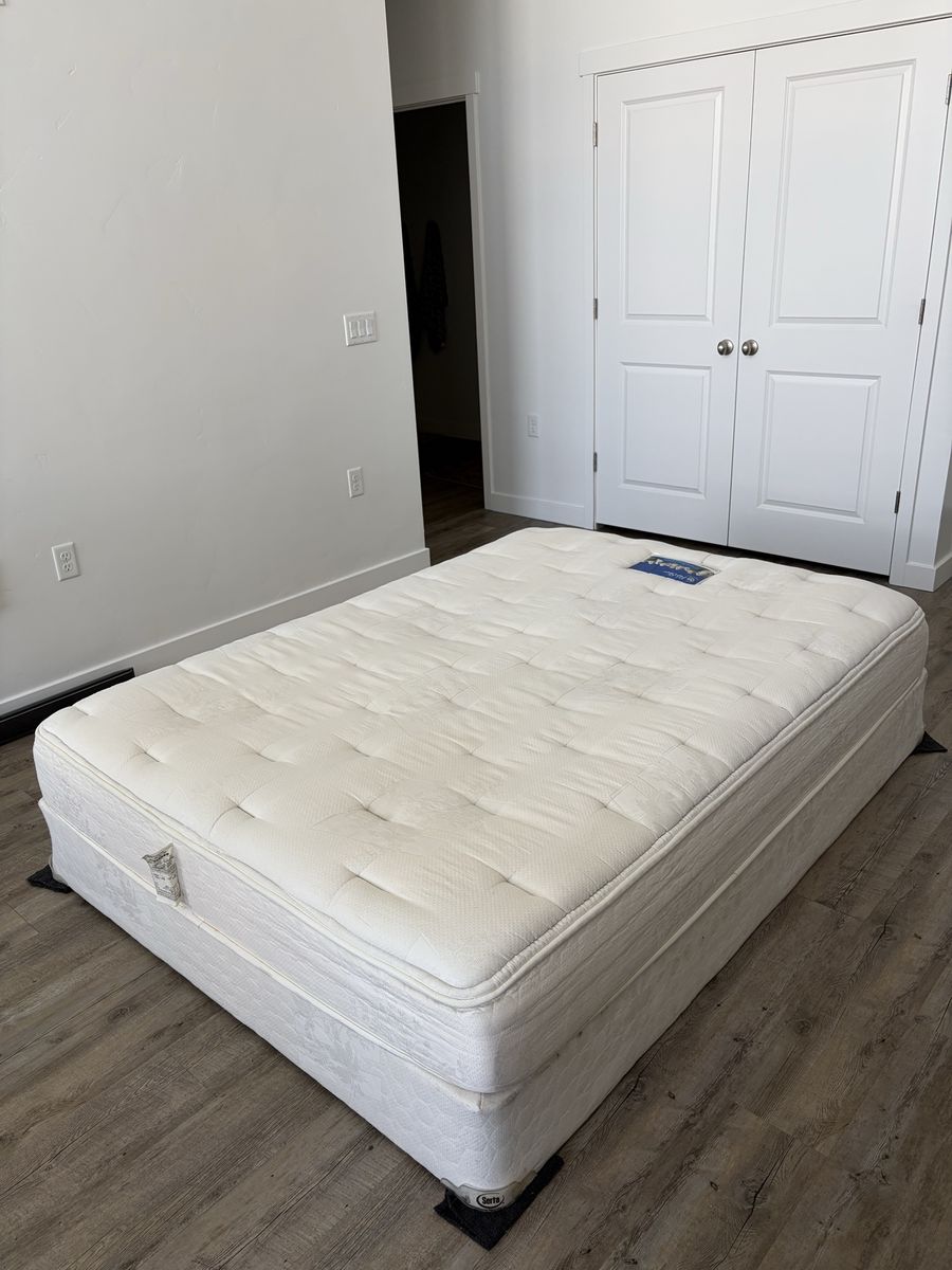 Serta Queen Mattress & Box Spring