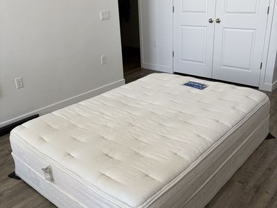 Serta Queen Mattress & Box Spring