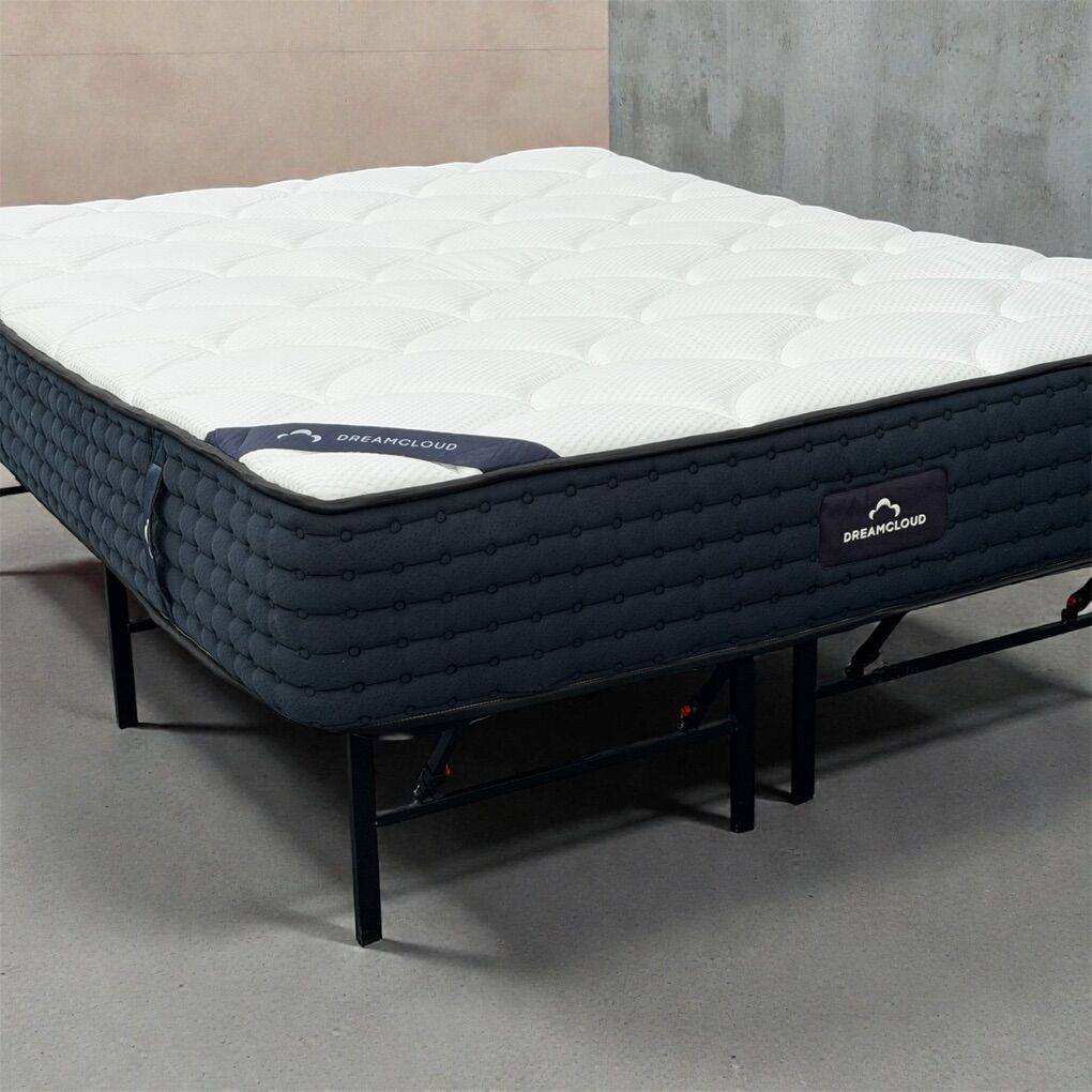 LIKE NEW! The DreamCloud! Queen Mattress / Bed!