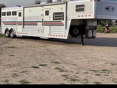 2005 Outlaw Conversion 4Star 3 horse LQ