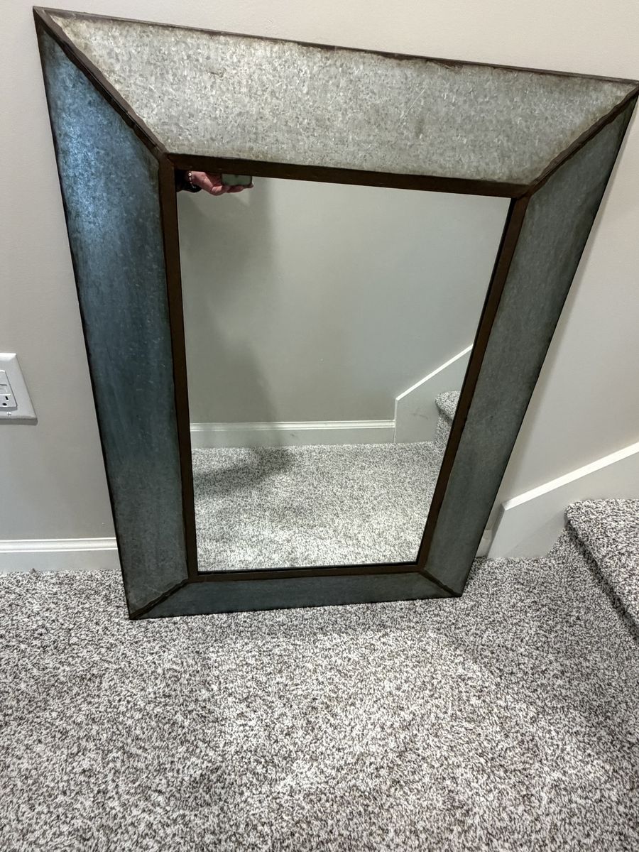Rectangule mirror with metal frame