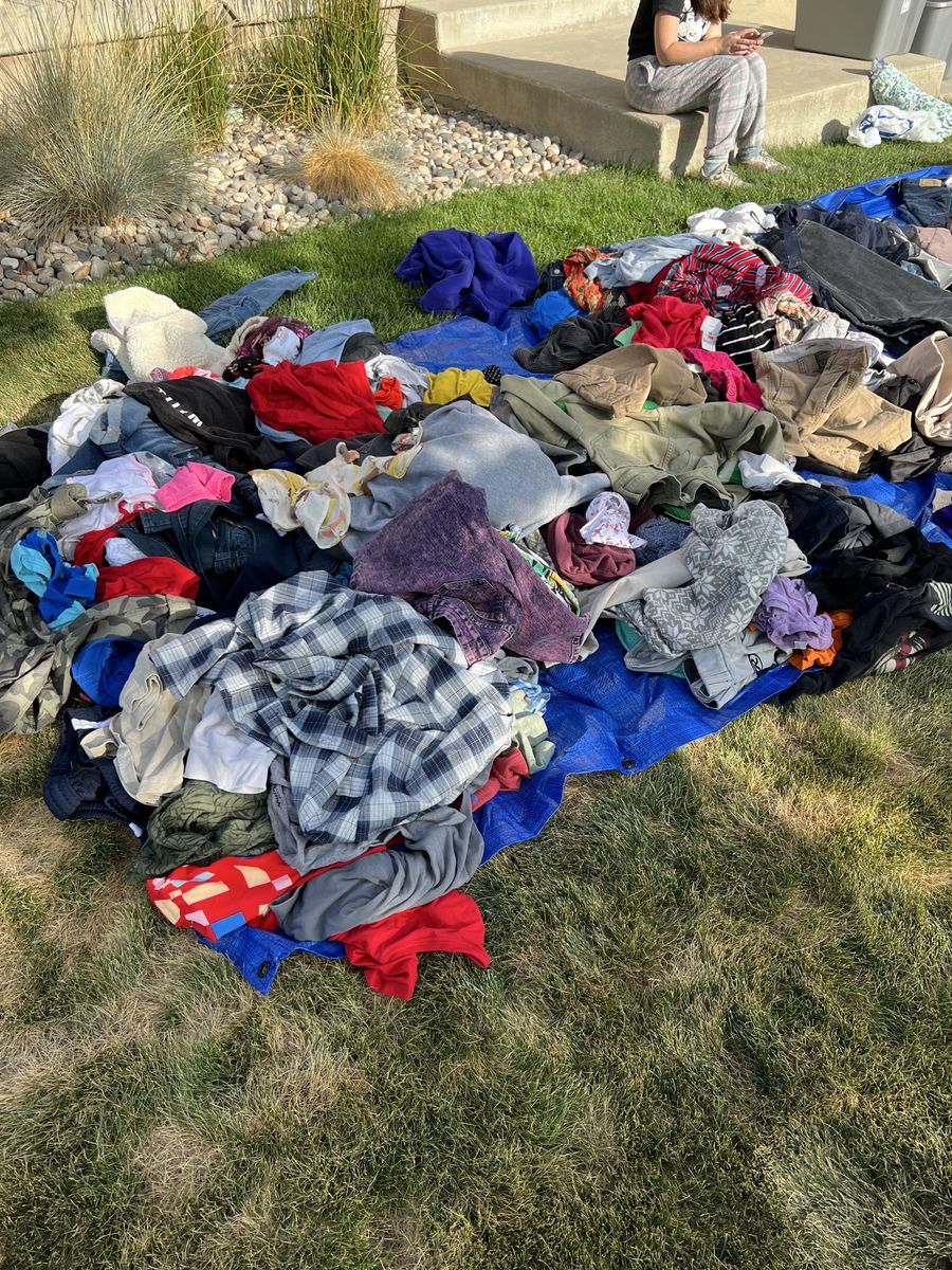YARD SALE, SPANISH FORK TODAY. 2$ FILL A BAG. TONS OF TOYS.
