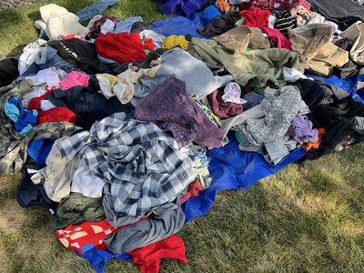 YARD SALE, SPANISH FORK TODAY. 2$ FILL A BAG. TONS OF TOYS.