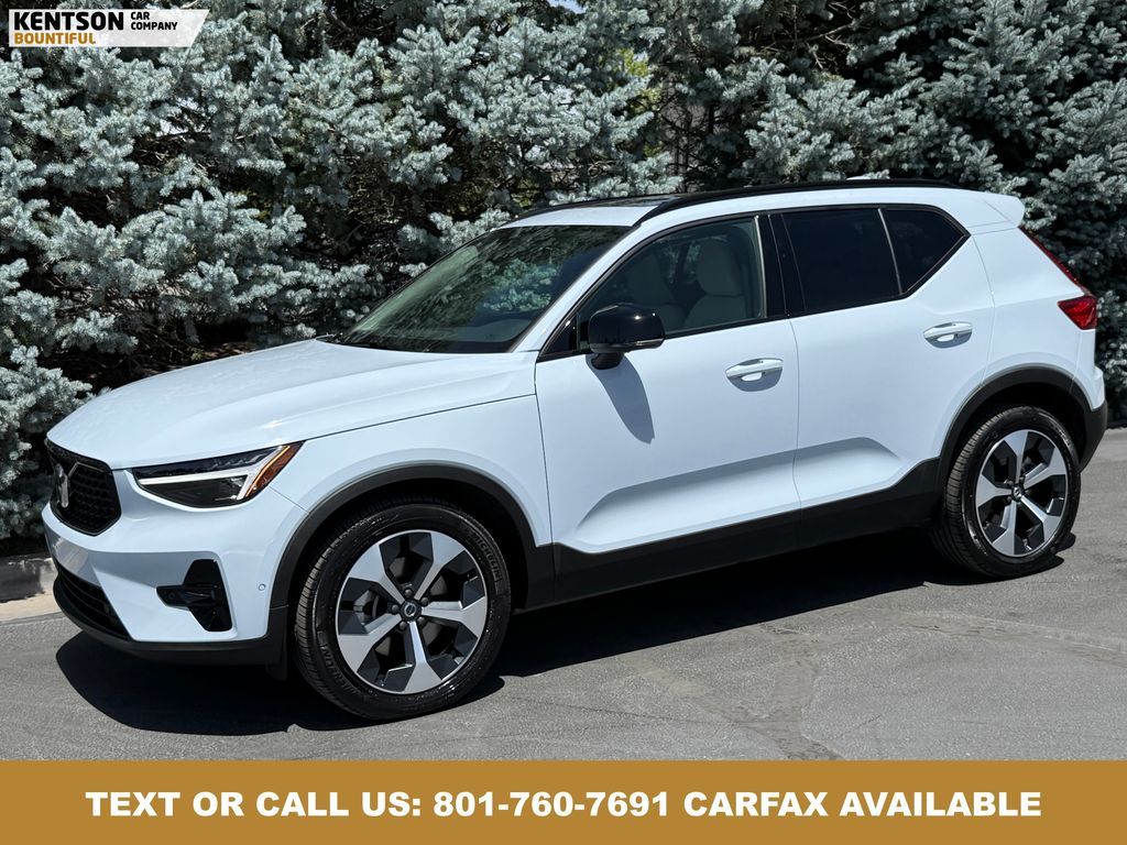 2026 Volvo XC40 B5 Plus