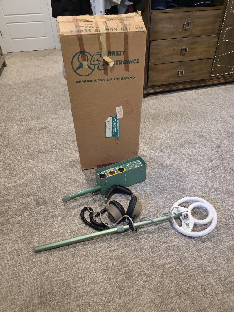 Vintage Garrett Electronics Master Hunter Series Metal Detector with Headphones