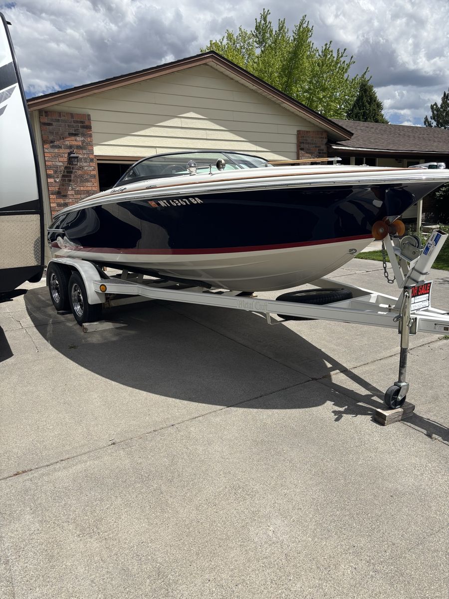 2008 Chris-Craft Launch 20 Runabout with Trailer - Classic Style, Excellent Condition