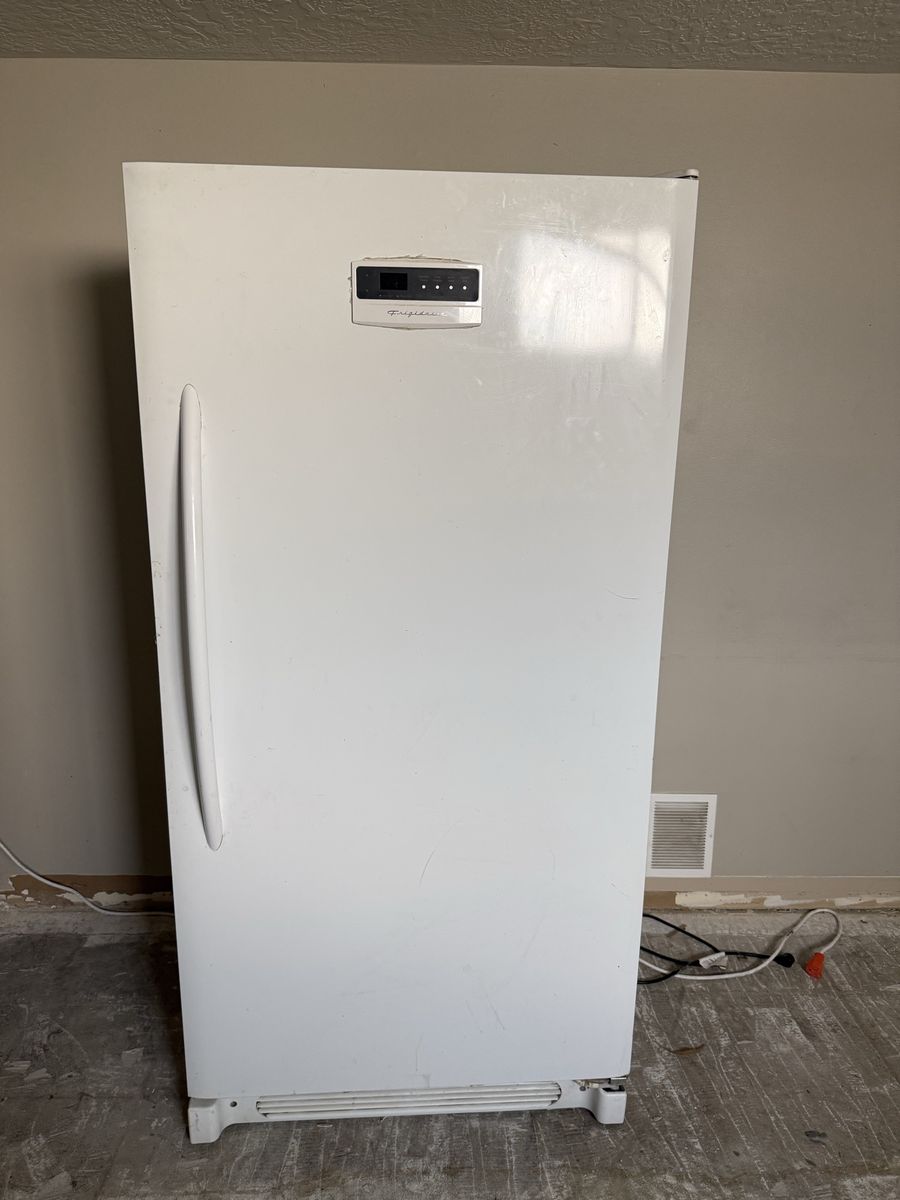 Frigidaire Stand-Up Upright 16.6 cu Freezer - White