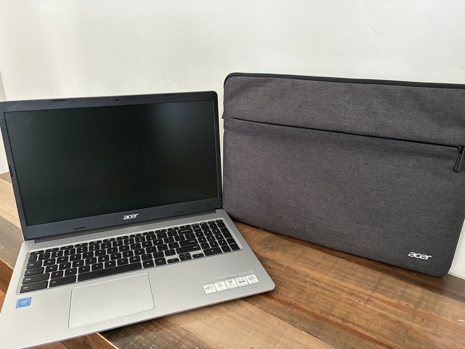 Acer Chromebook 315 Laptop 15.6" Intel Processor w/ Sleeve - Like New
