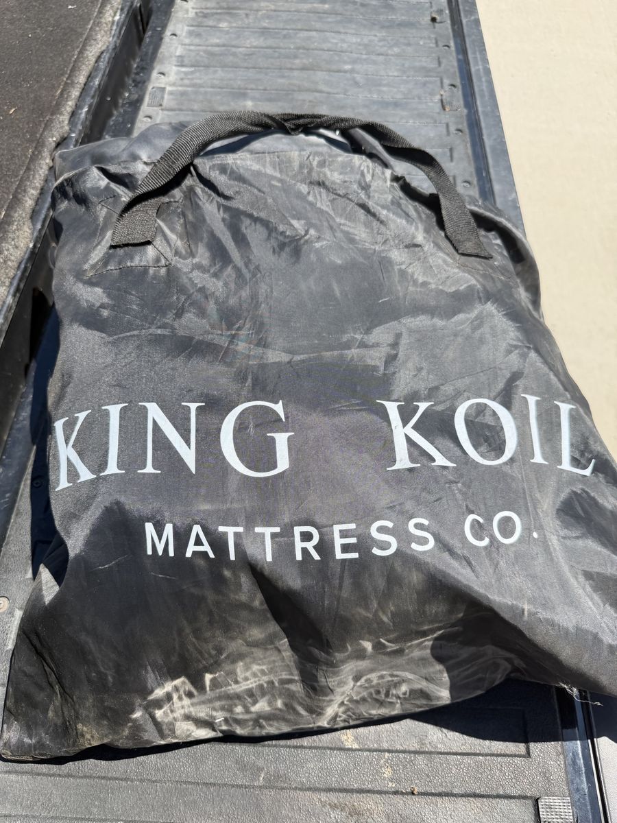 King Koil Mattress Co. Queen Sized Inflatable Air Mattress with Built-in Pump