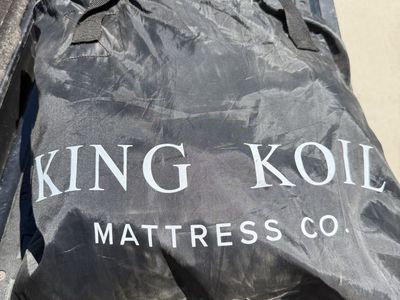 King Koil Mattress Co. Queen Sized Inflatable Air Mattress with Built-in Pump