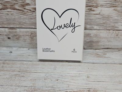 Lovely 6-Piece Leather Heart Bookmarks - Multi-color Glitter & Solid Designs - Winjeto