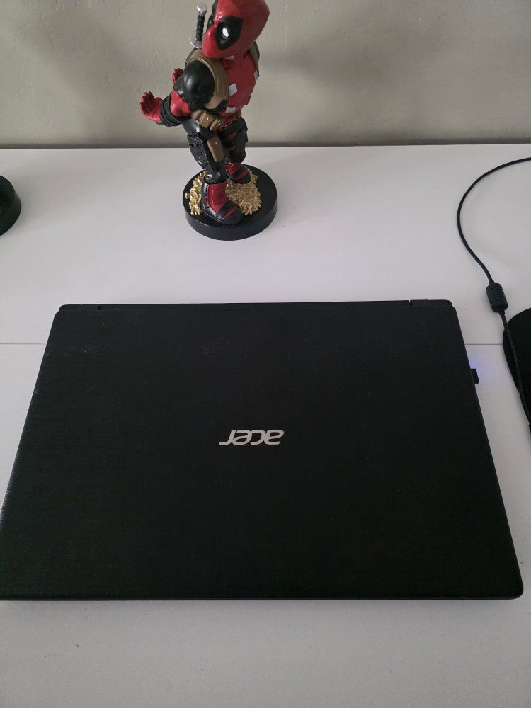 Acer Aspire 3 A315-21-95KF Laptop AMD A9-9420, 6GB RAM, 1TB HDD, Radeon R5 Graphics