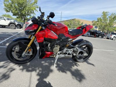 Ducati Streetfighter V4S