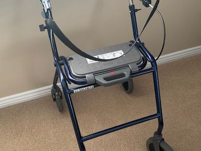 Wheeled Walker w/ Seat