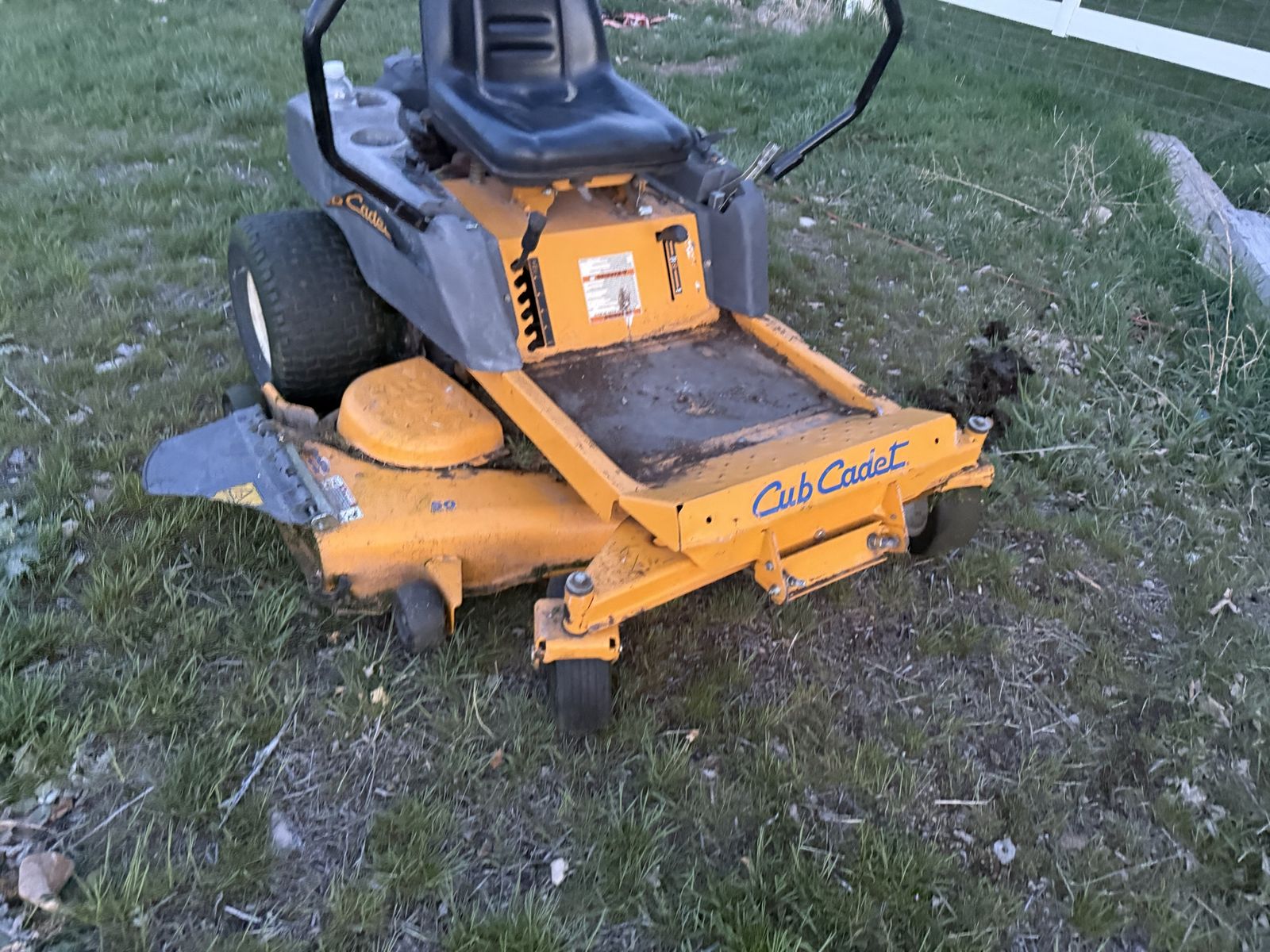 Cub Cadet Zero Turn Riding Mower - rzt 50