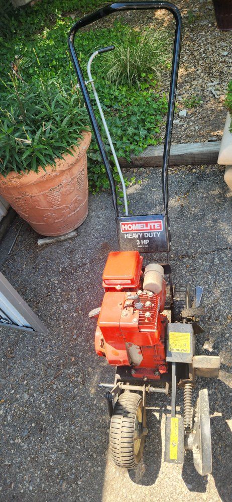 Homelite Heavy Duty 3HP Lawn Edger - Briggs & Stratton Engine - Gas Powered Garden Tool