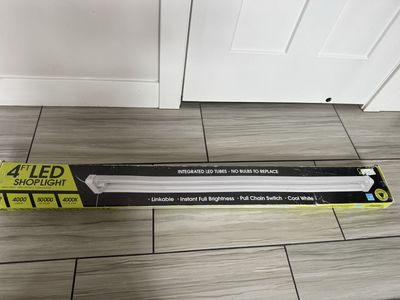 4ft Integrated LED Shop Light, 4000 Lumens, 4000K Cool White, Pull Chain