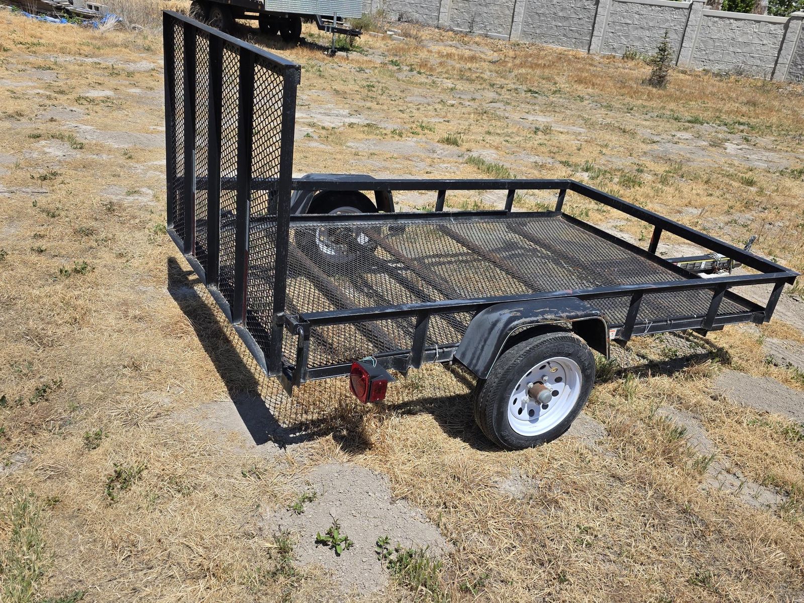 5x8 trailer w/ramp