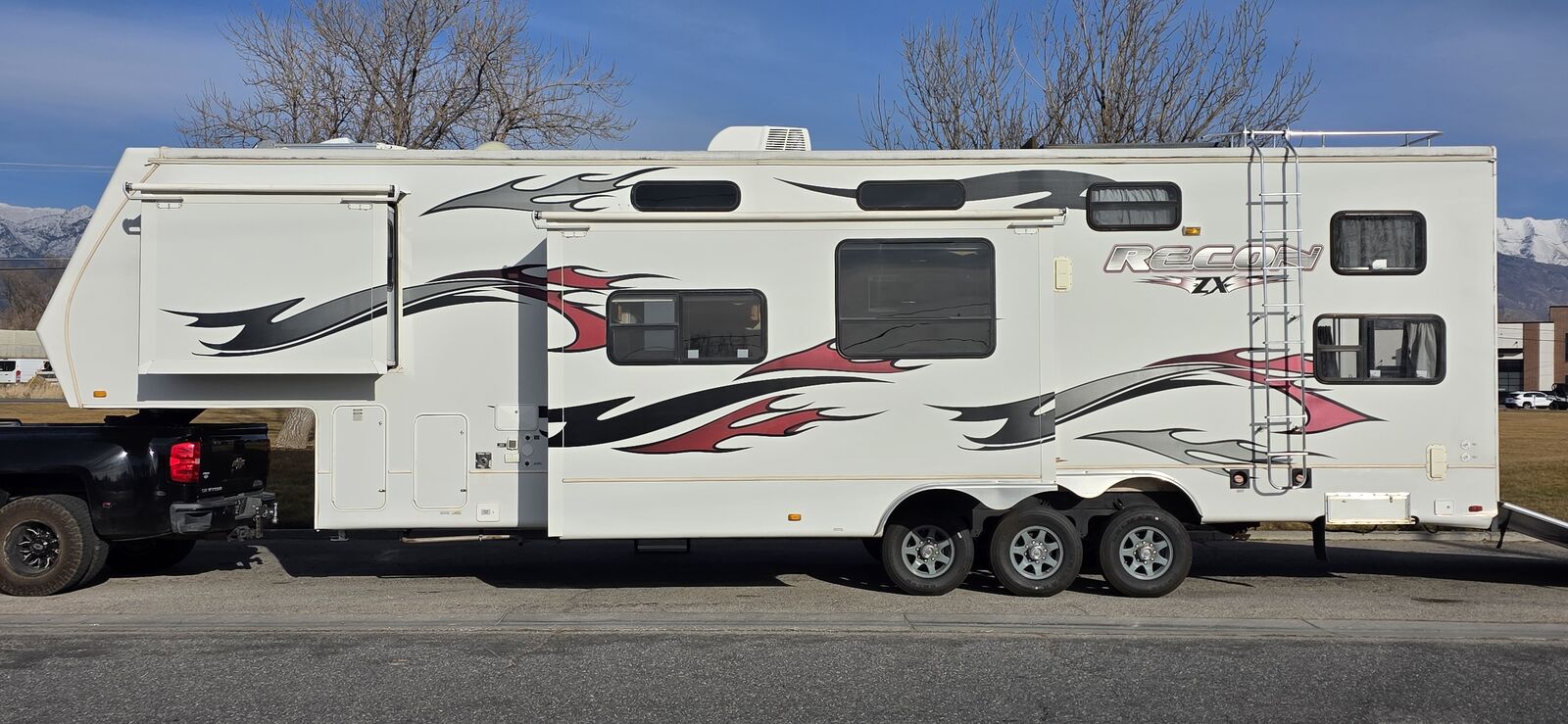 2008 Jayco Recon 37 feet 3 slides 12 foot garage separate living area 1 Owner immaculate