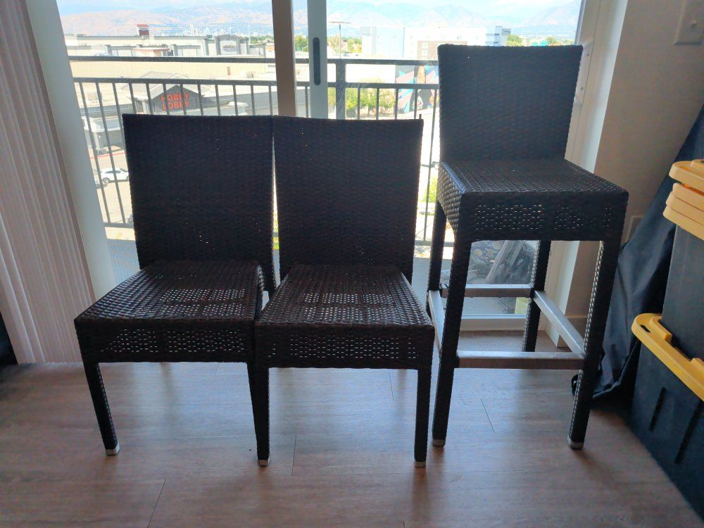 Brown Wicker Patio Dining Chairs and Bar Stool Set
