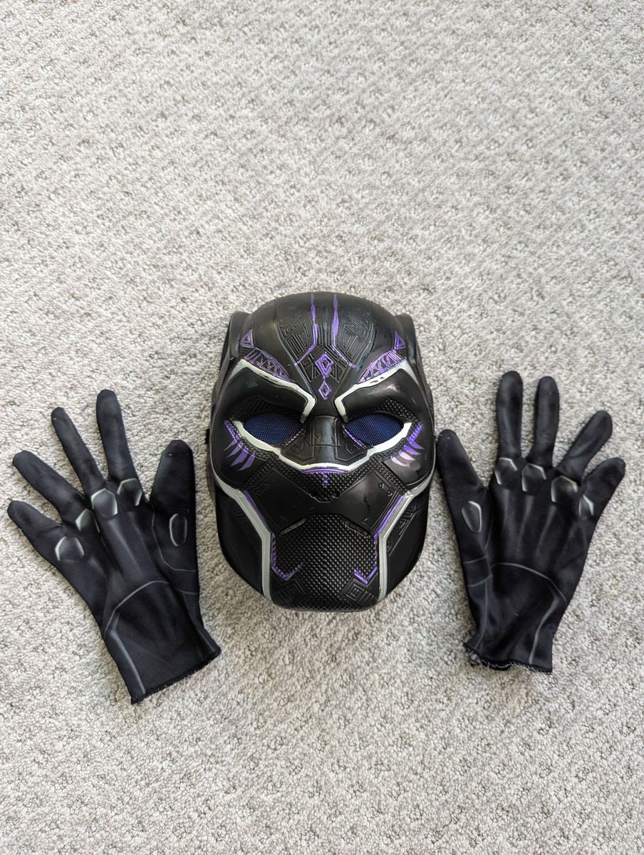 Black Panther hard face mask and gloves set