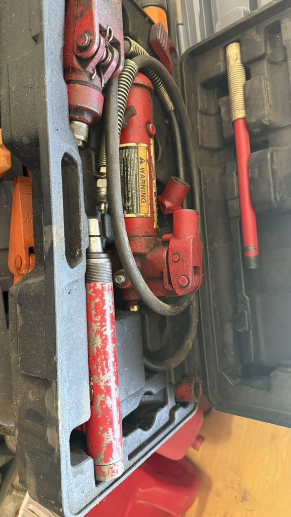 Portable hydraulic equipment kit