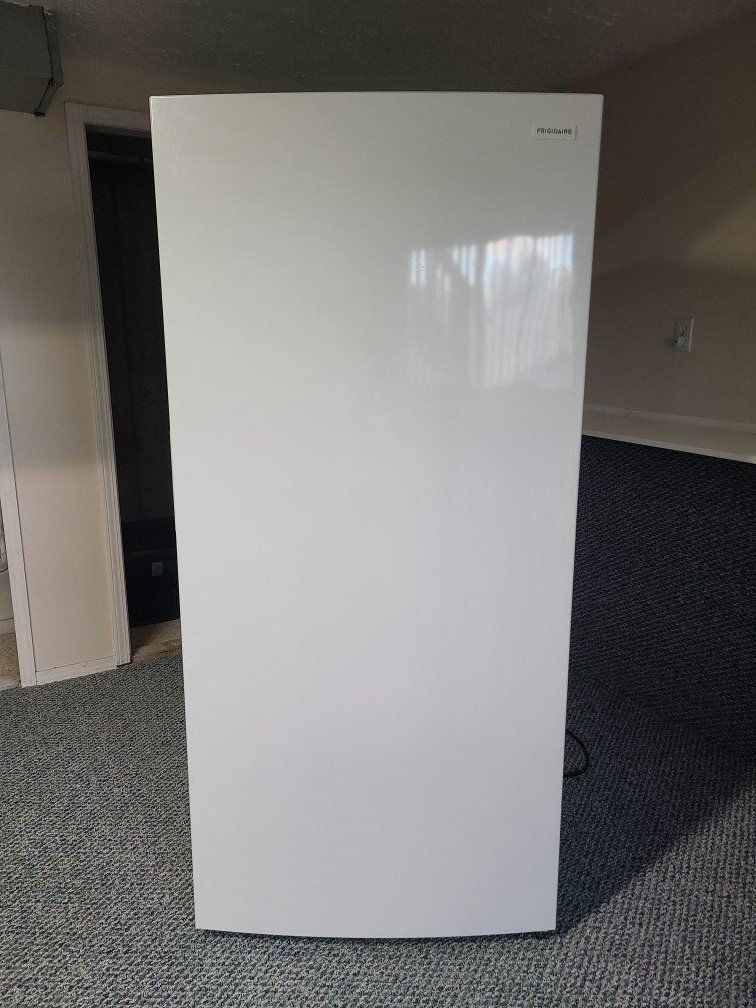 FRIGIDAIRE Freezer upright