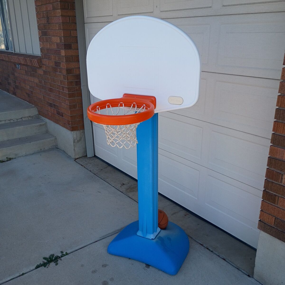 Little Tykes Basketball Hoop