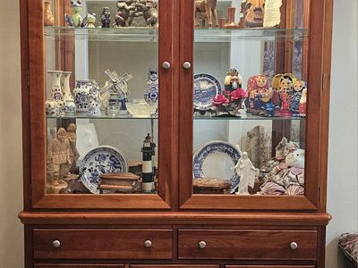 Stanley Lighted China Cabinet / Hutch