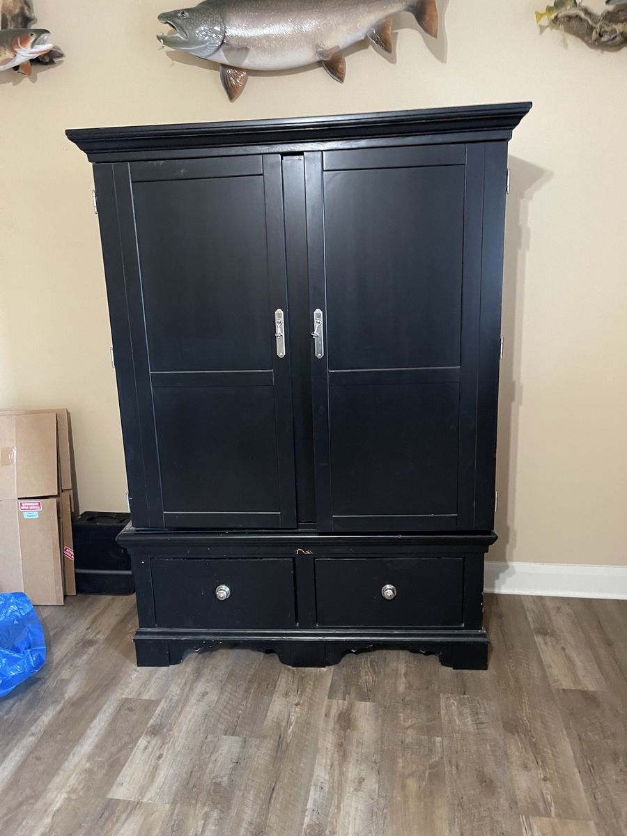 Home entertainment center