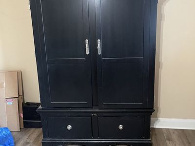 Home entertainment center