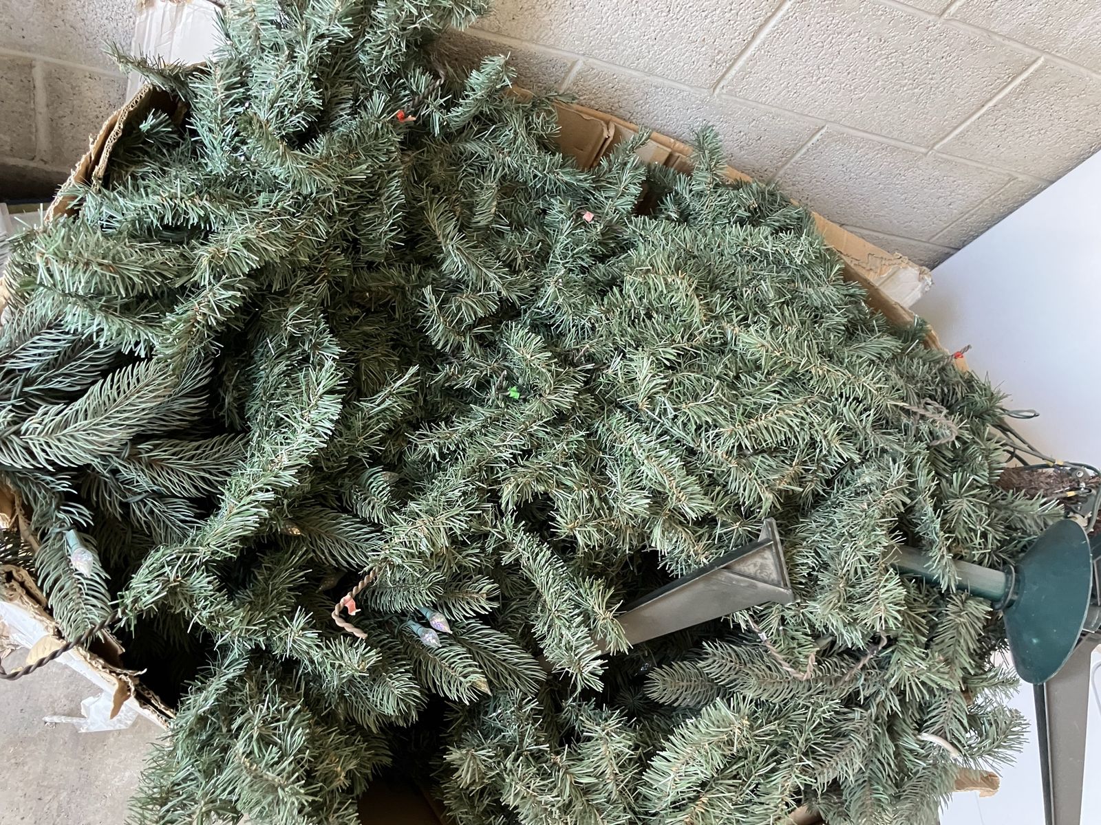 7.5 foot prelit Christmas tree