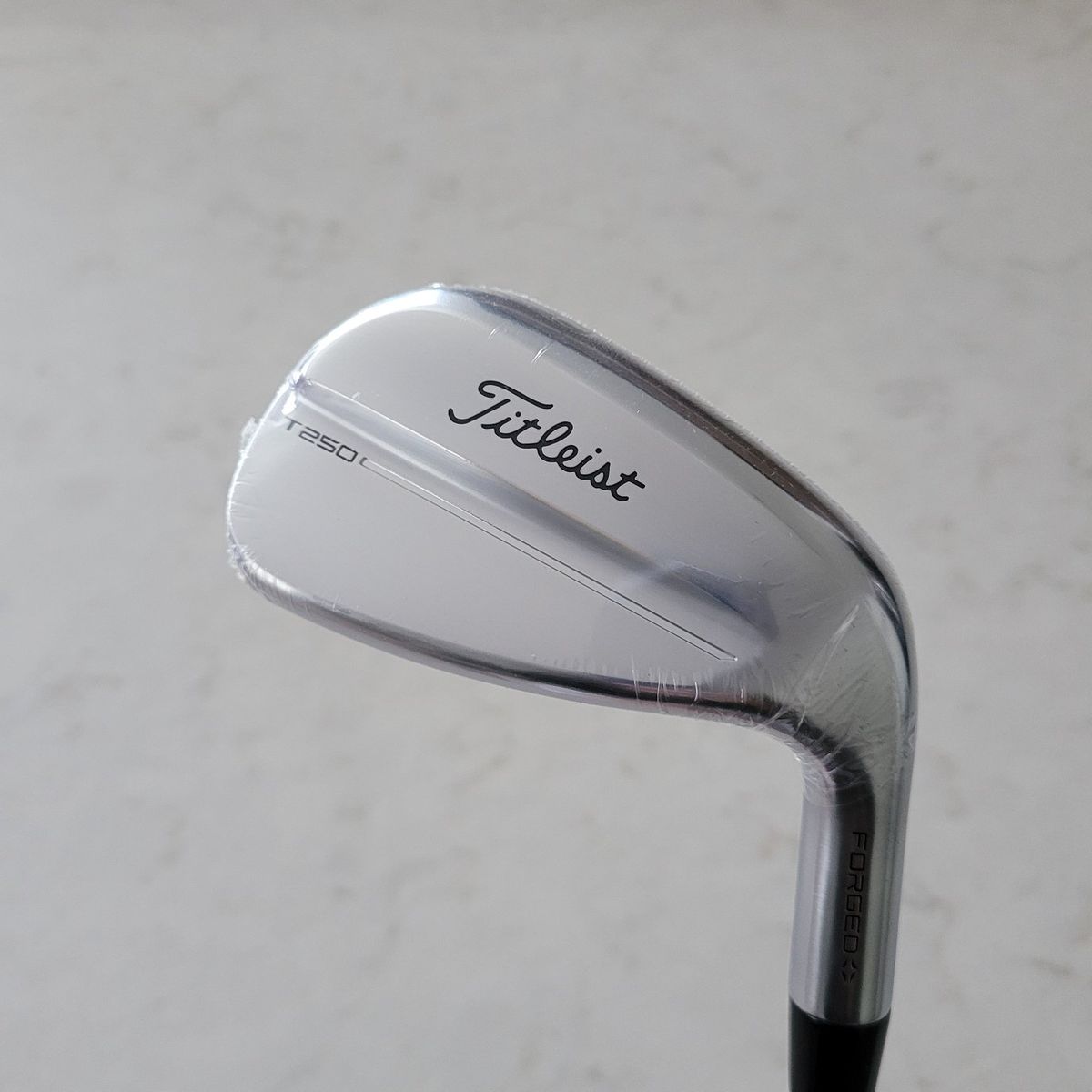 NEW-Titleist T250 7 Piece Iron Set 4-PW Stiff