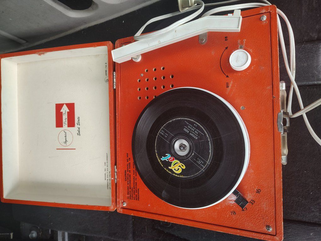 vintage 1960s portable record player  Imperial par