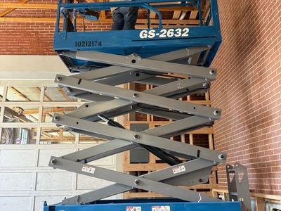 SCISSOR LIFT 19 - 26 - 32FT. RENTAL