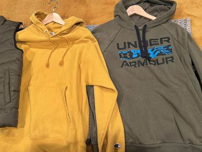 MENS MEDIUM HOODIES CHAMPION & UNDER ARMOUR