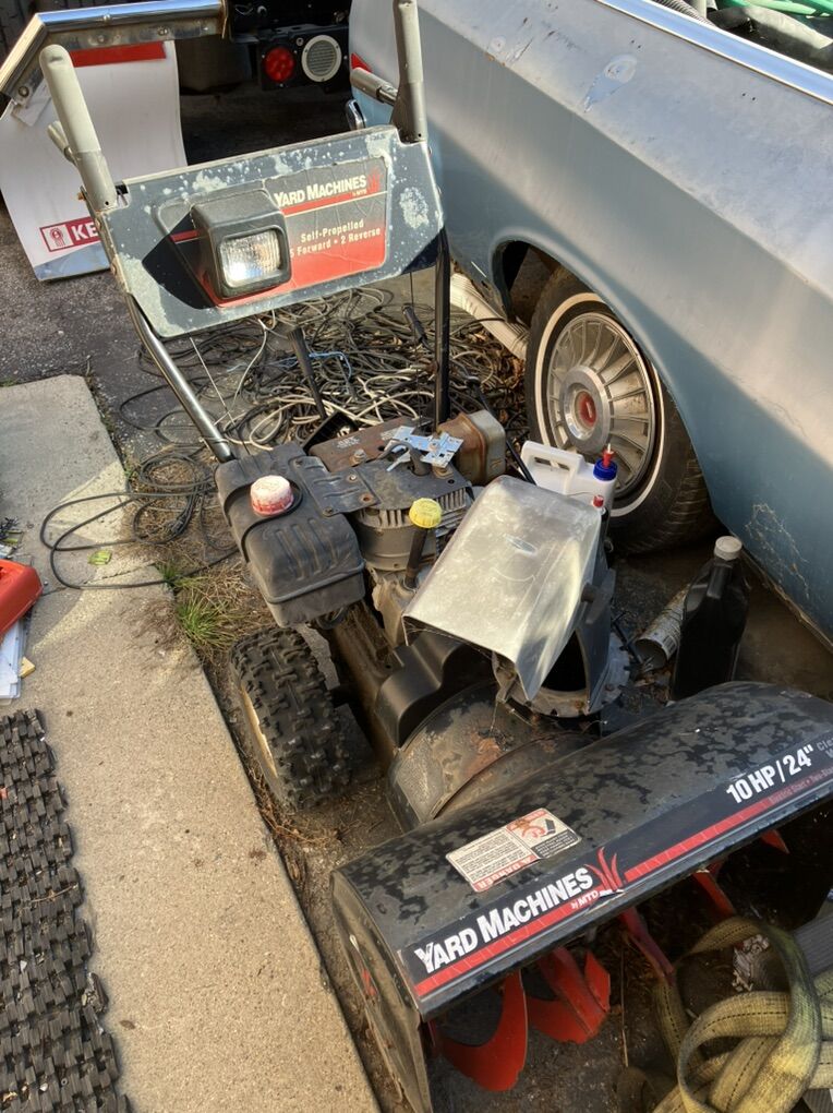 Parts Only Snowblower ( Bad Engine )