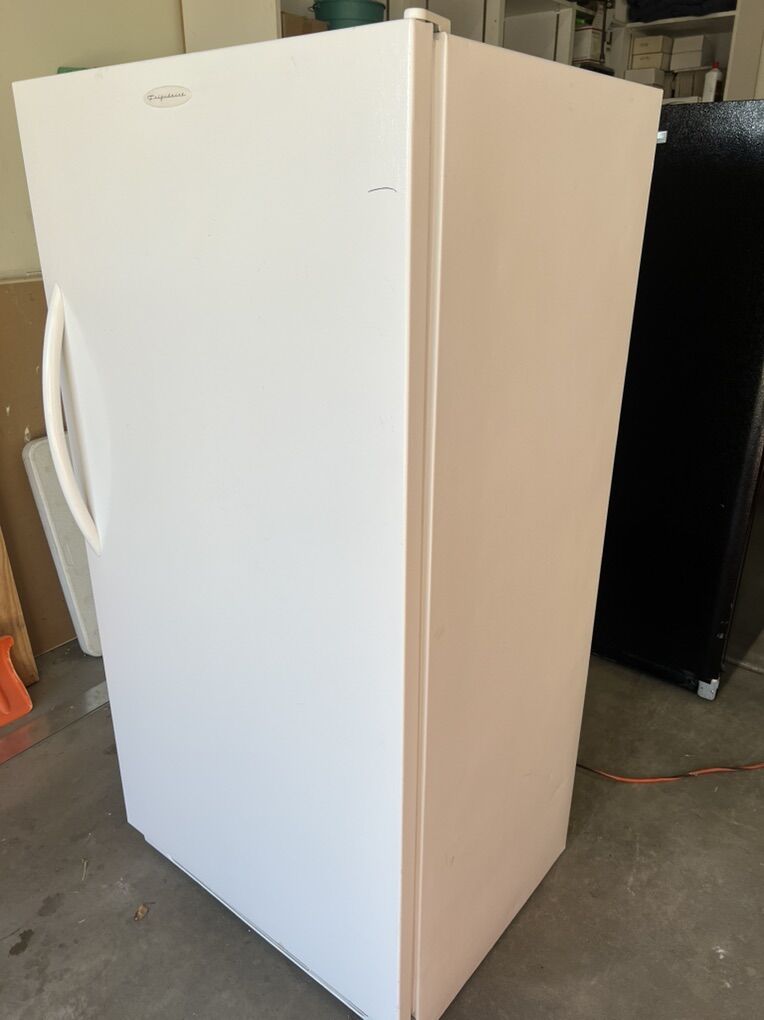 17cu/ft Upright Freezer Garage Ready Frost Free