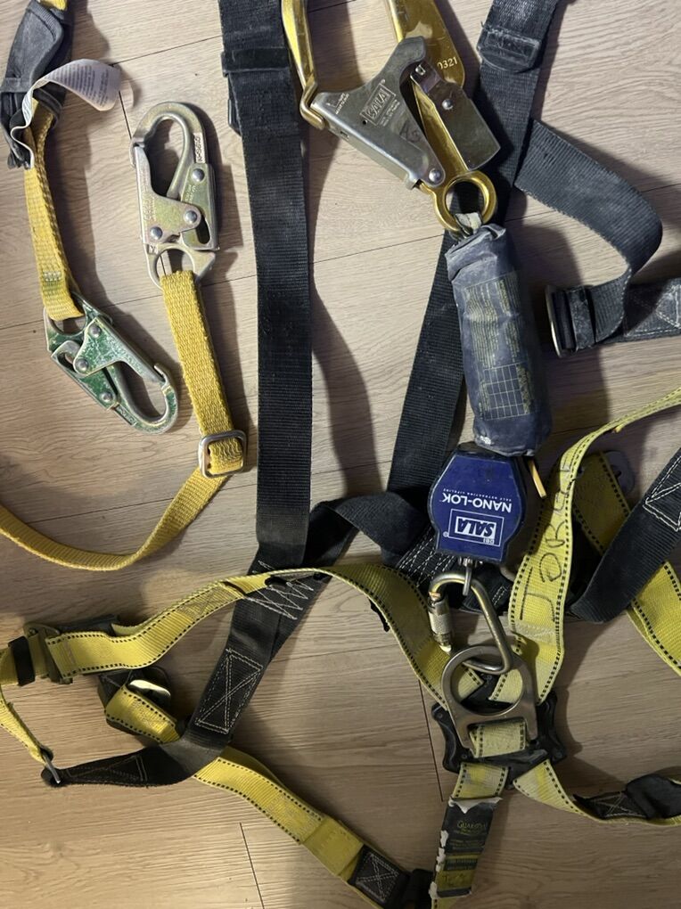 Harness With Yoyo And Lanyard