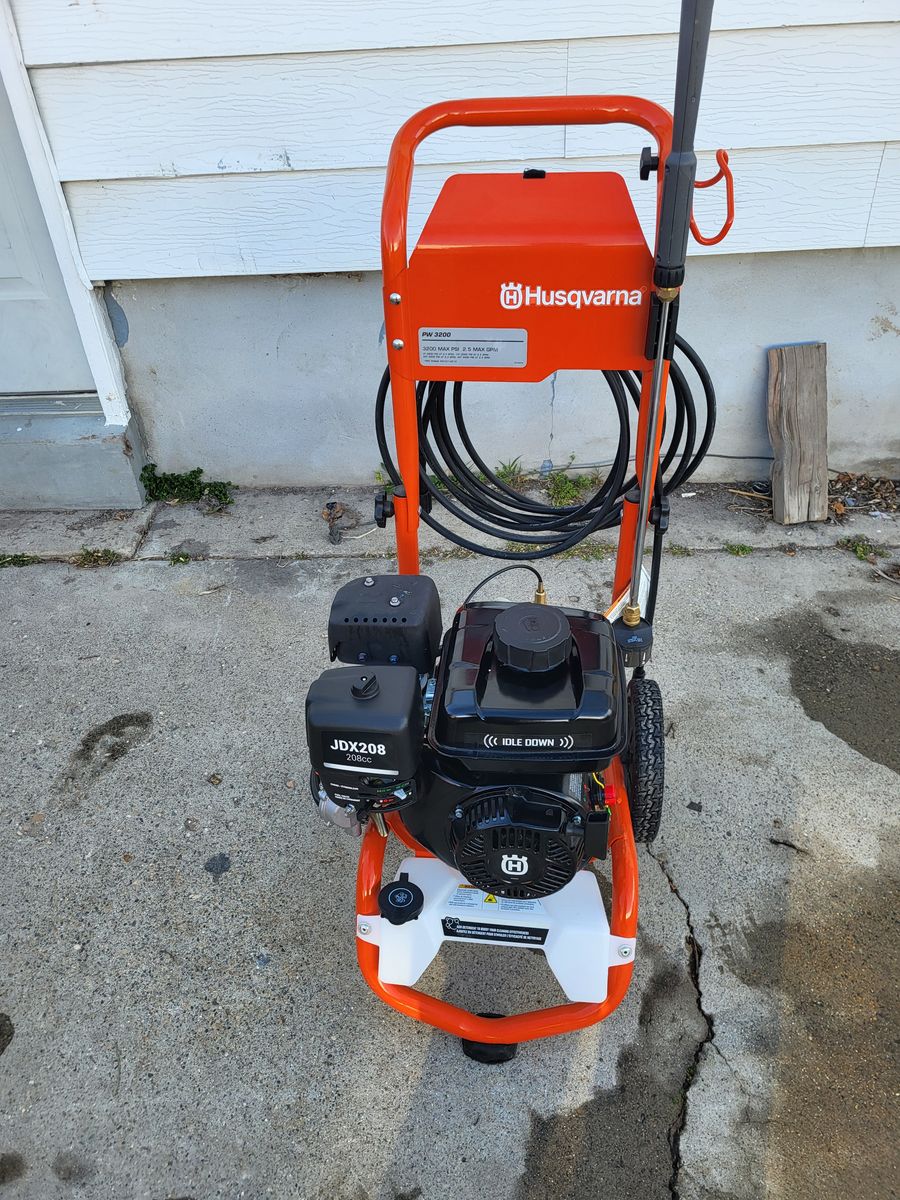 Husqvarna Duel Fuel 3200 PSI Pressure Washer with Idle Down. Propane and Gas