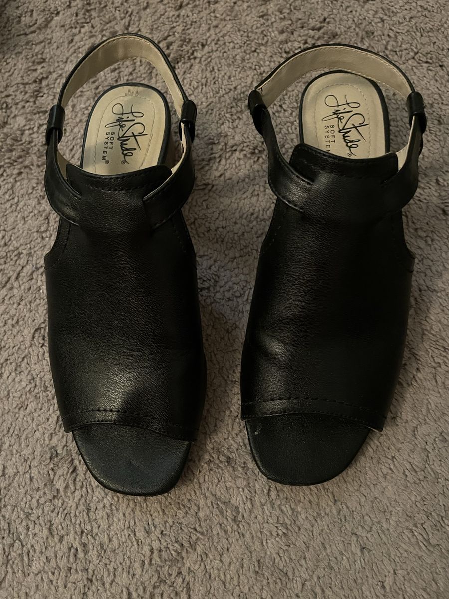 Black peep toe shoe
