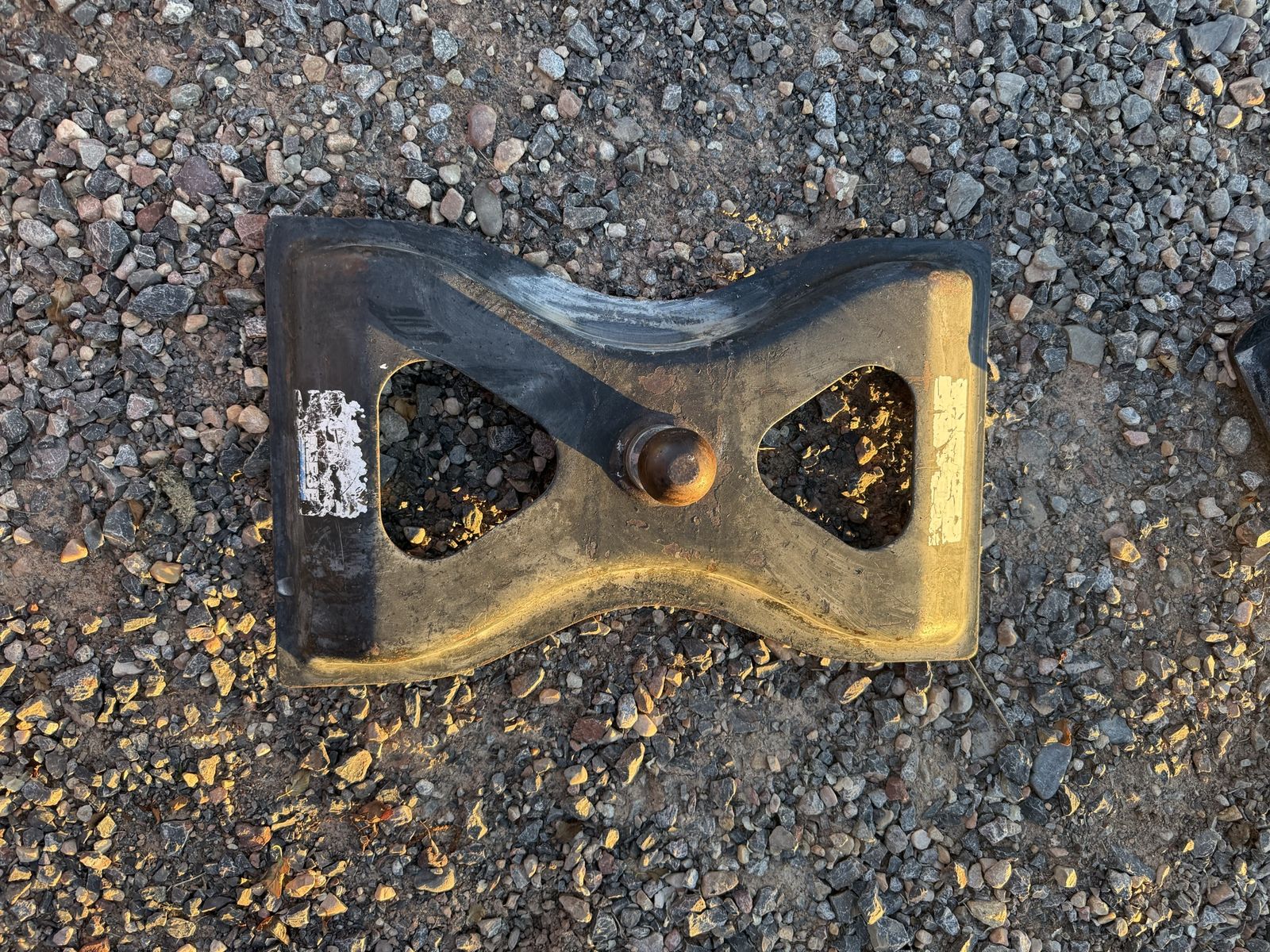 Gooseneck adapter plate for rails 2 5/16 ball