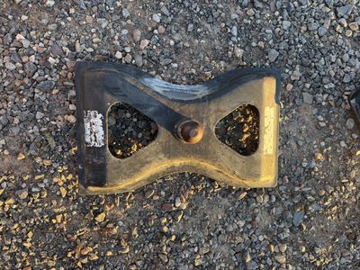 Gooseneck adapter plate for rails 2 5/16 ball