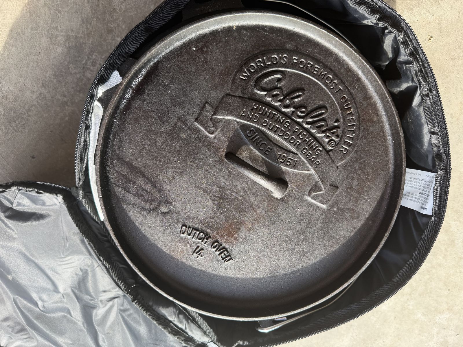 Cabelas 14 Inch Deep Dutch Oven With Bag