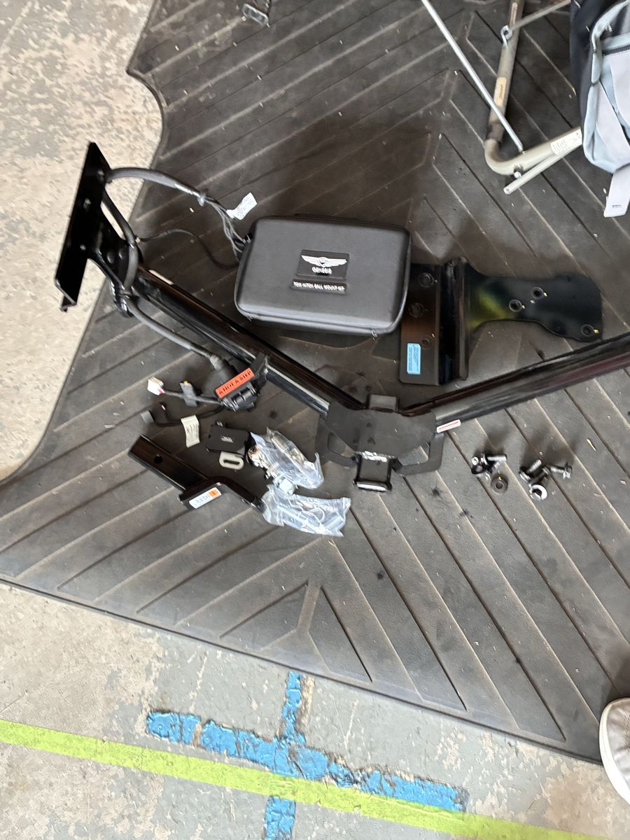 Genesis Tow Hitch Ball Mount Kit - Complete, Excellent Condition GV 7 2026 or newer.