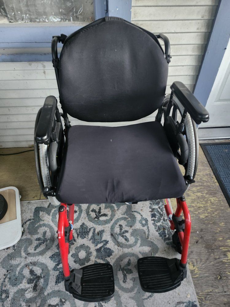 Invacare Tracer SX5 Wheelchair - Lightweight, Foldable Mobility Aid