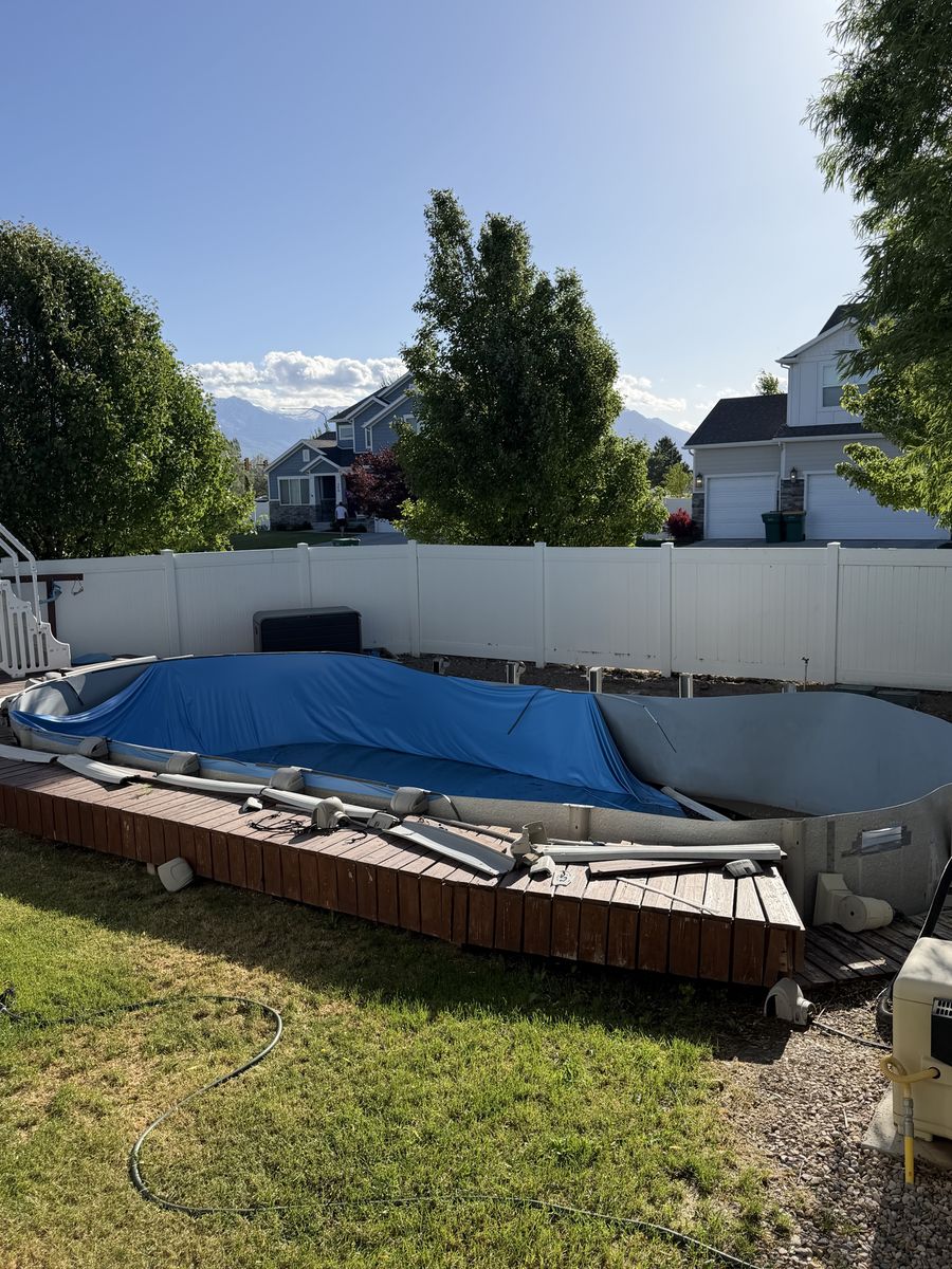 Above ground swimming pool