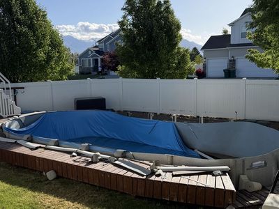 Above ground swimming pool