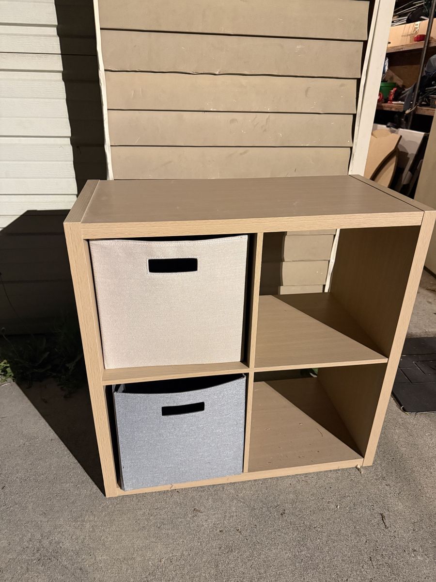 2x2 Cube Organizer Shelf Plus 2 Storage Bins